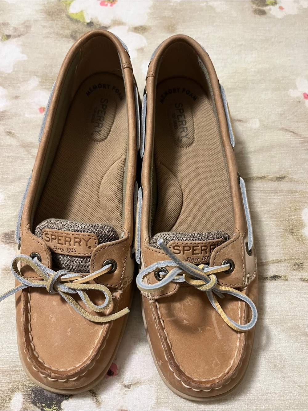 Sperry Women's Tan Leather Boat Moccasins with Two-Tone Laces